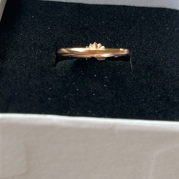 Brand New 14K Gold Plated Rose Gold Daisy Flower Ring Size 7 April Floral - Picture 9 of 12